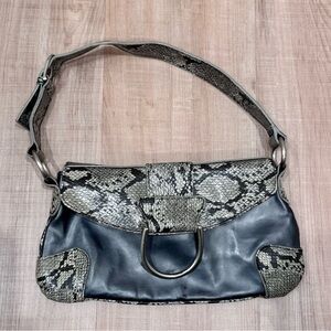 NEW YORK & COMPANY Elegant Black and Gray Snakeskin Shoulder Bag